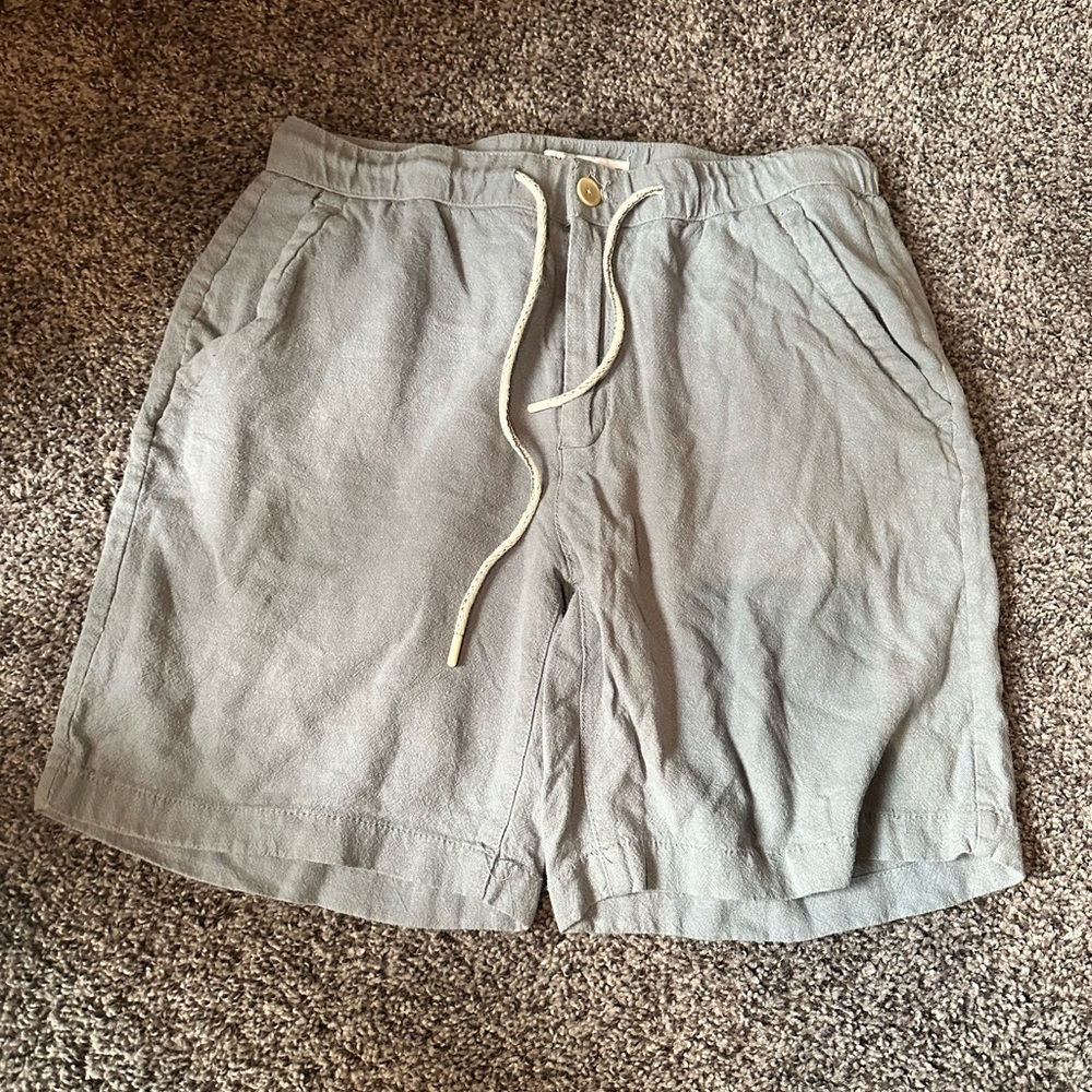 Zara Men's Light Gray Flat Front Shorts